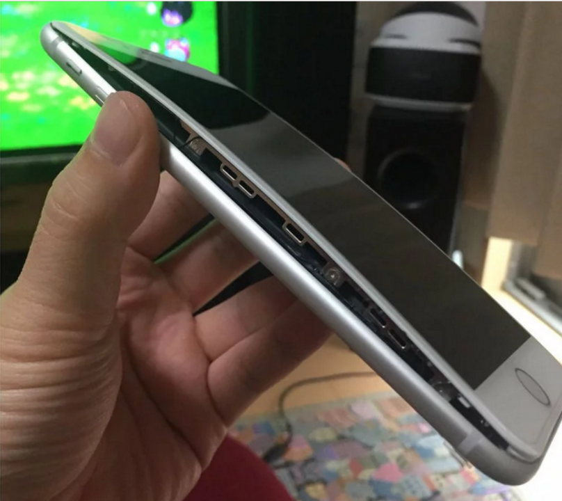 Shocking News For iPhone user Again, iPhone 8 battery swelling problems 8